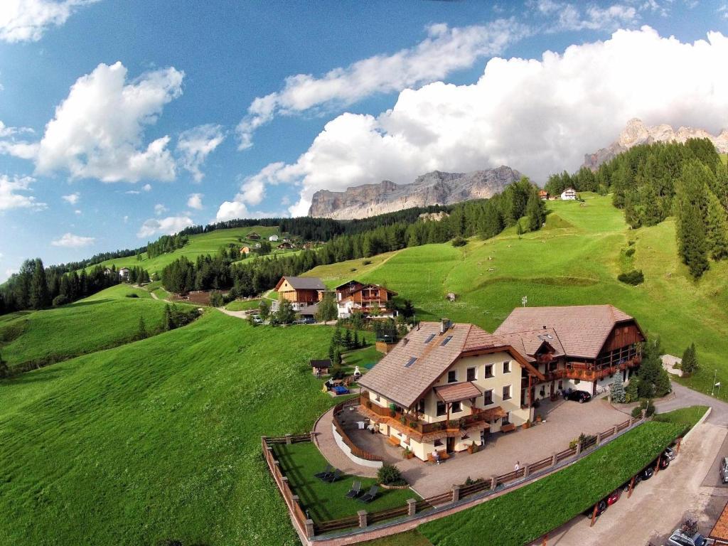 Taela Apartments San Cassiano  Kültér fotó