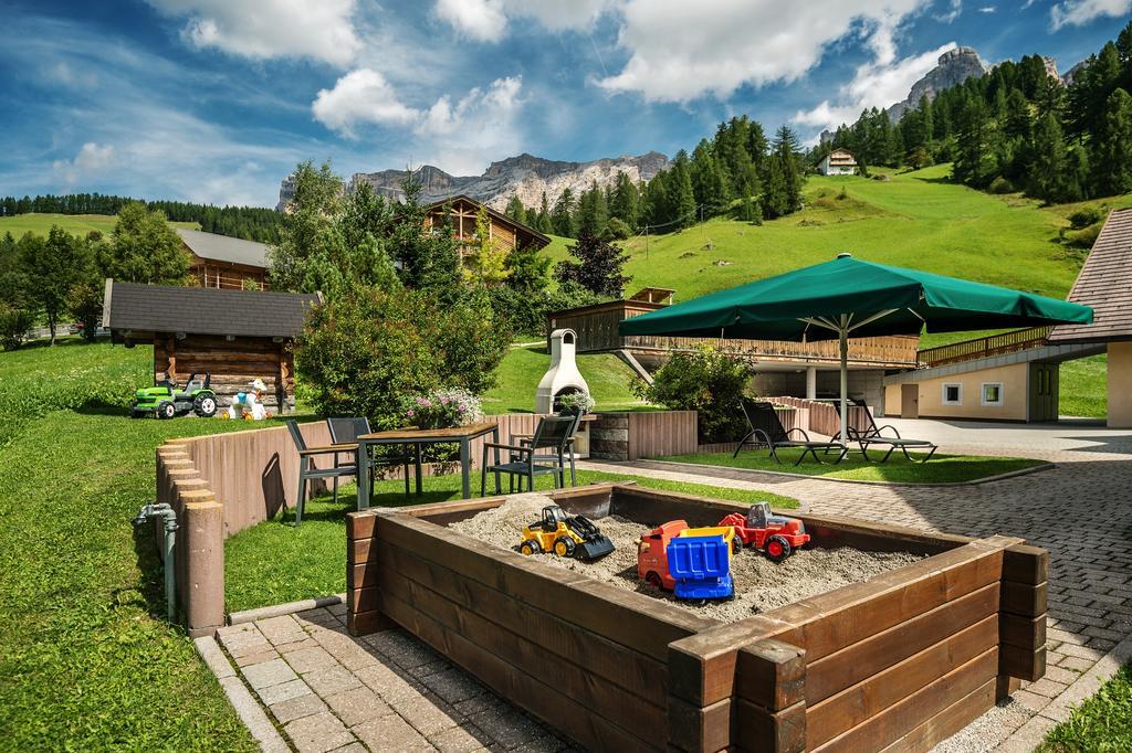 Taela Apartments San Cassiano  Kültér fotó