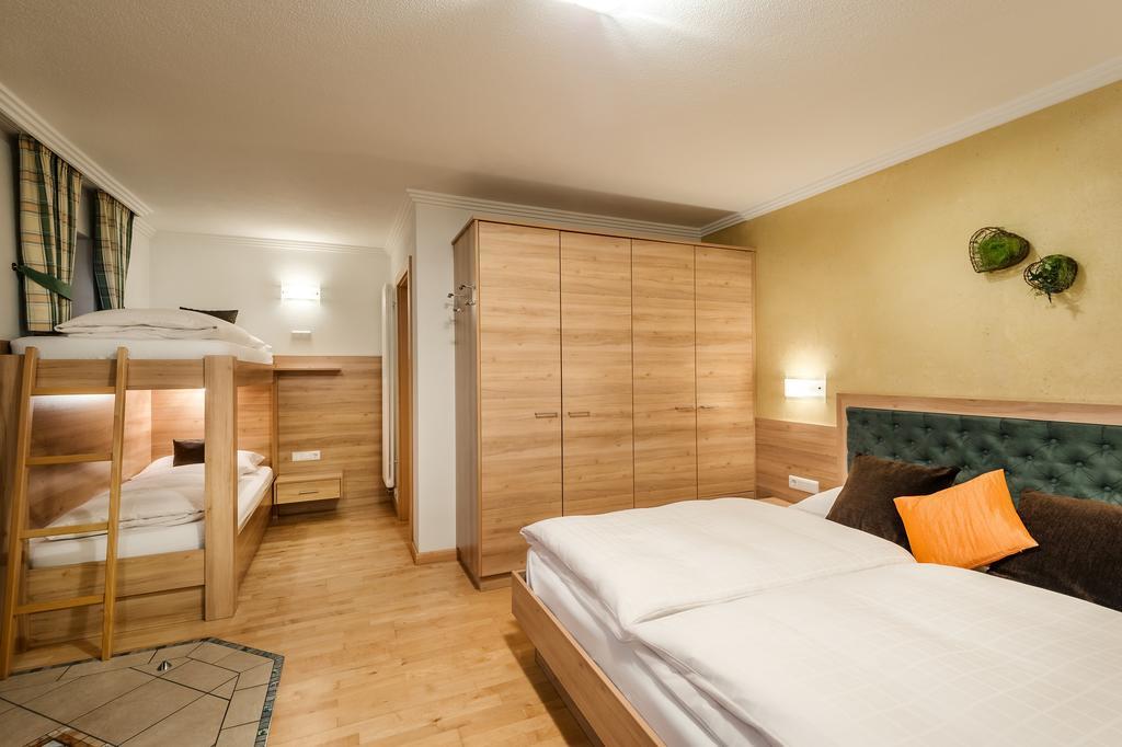 Taela Apartments San Cassiano  Kültér fotó